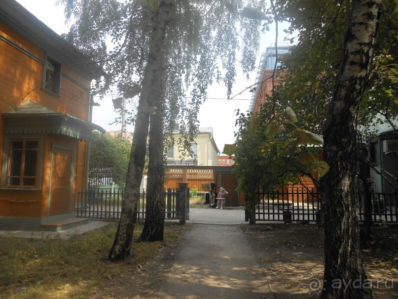 Домик Толстого и прекрасный сад