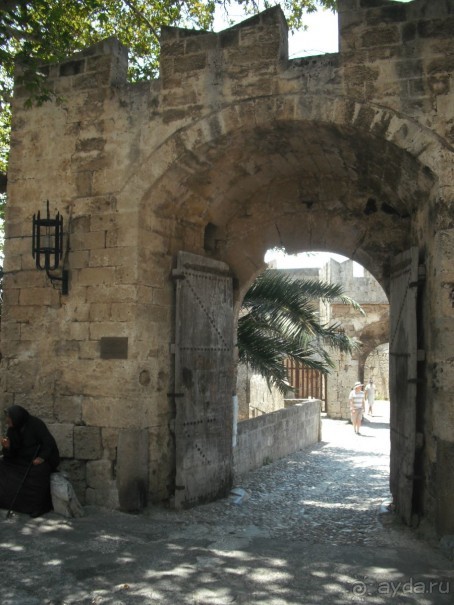 Каменные сказы родосской крепости