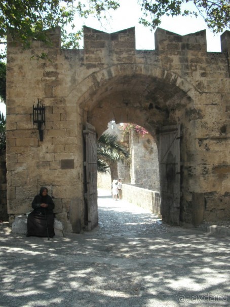 Каменные сказы родосской крепости