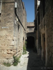 Каменные сказы родосской крепости