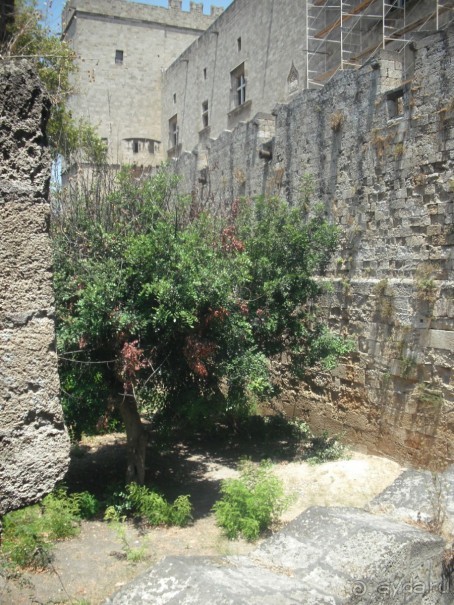 Каменные сказы родосской крепости