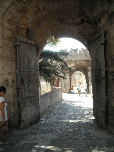 Каменные сказы родосской крепости