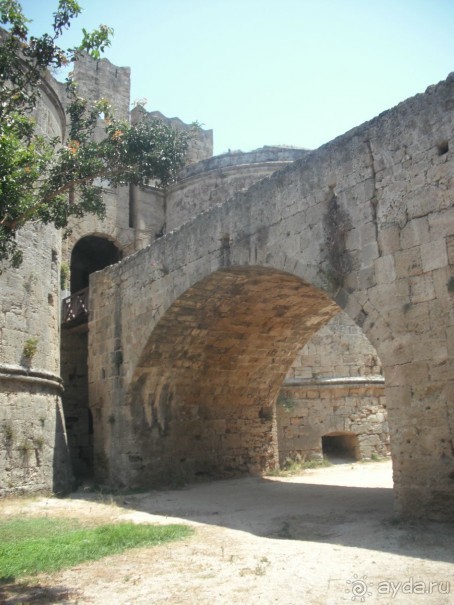 Каменные сказы родосской крепости