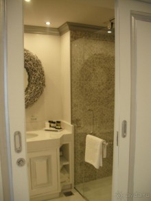 санузел при входе в номер