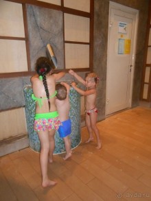 Впервые в аквапарке с детьми