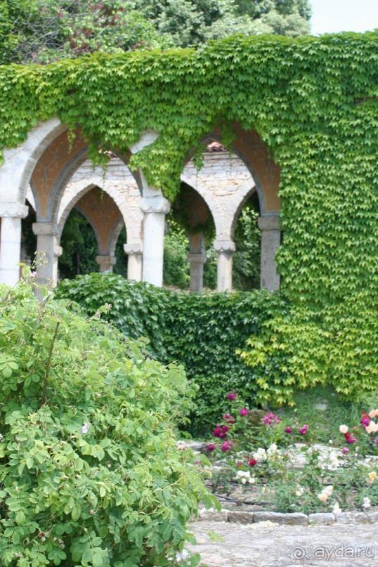 ислам и христианство в саду королевы Марии