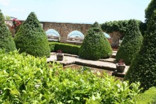 ислам и христианство в саду королевы Марии