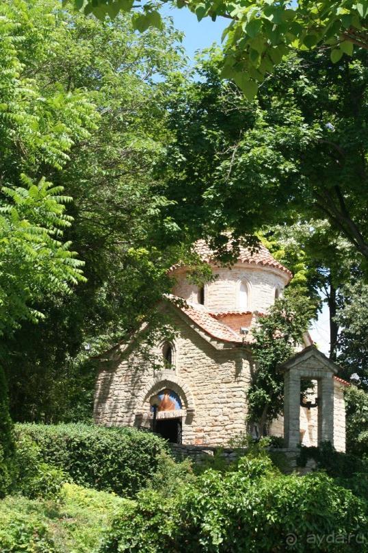 ислам и христианство в саду королевы Марии