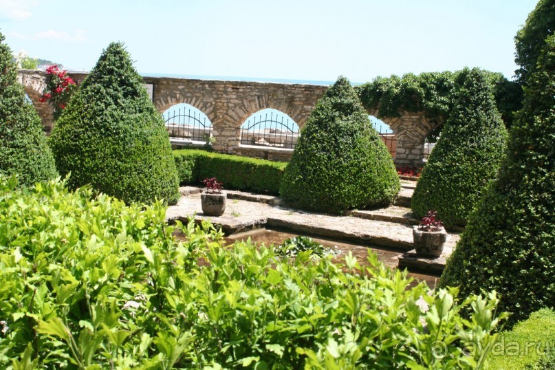 ислам и христианство в саду королевы Марии