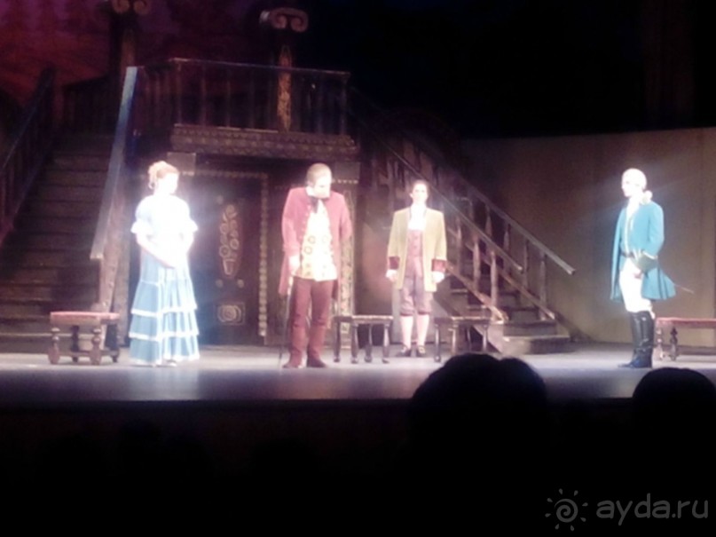 Спектакль "Недоросль" на сцене в ДК МАИ