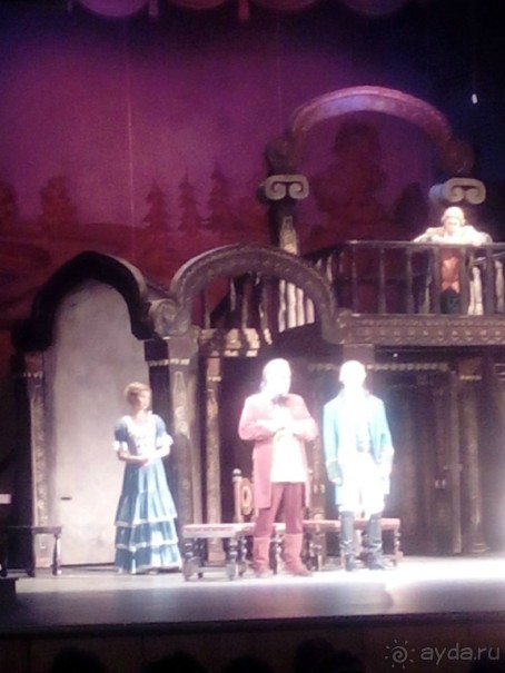 Спектакль "Недоросль" на сцене в ДК МАИ