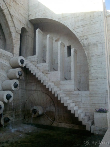 Каскад раскрывает свои тайны постепенно