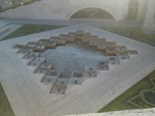 Каскад раскрывает свои тайны постепенно