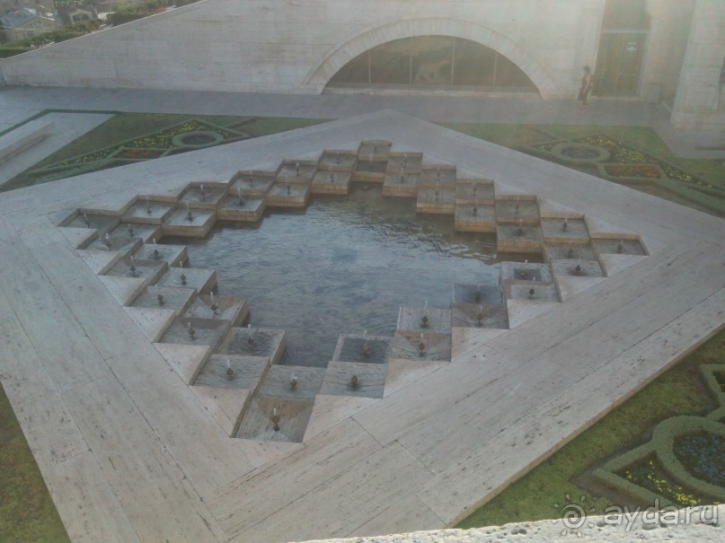 Каскад раскрывает свои тайны постепенно