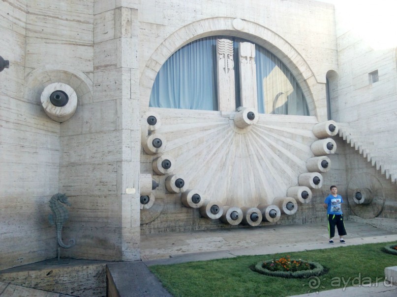 Каскад раскрывает свои тайны постепенно