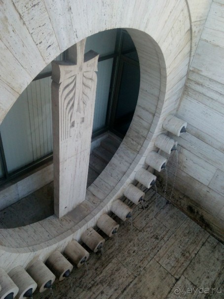 Каскад раскрывает свои тайны постепенно