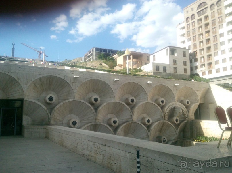 Каскад раскрывает свои тайны постепенно