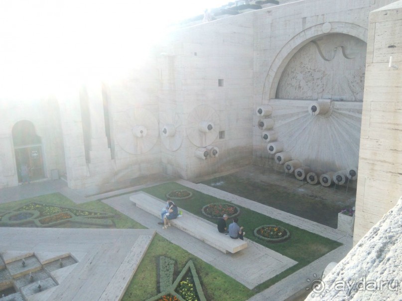 Каскад раскрывает свои тайны постепенно