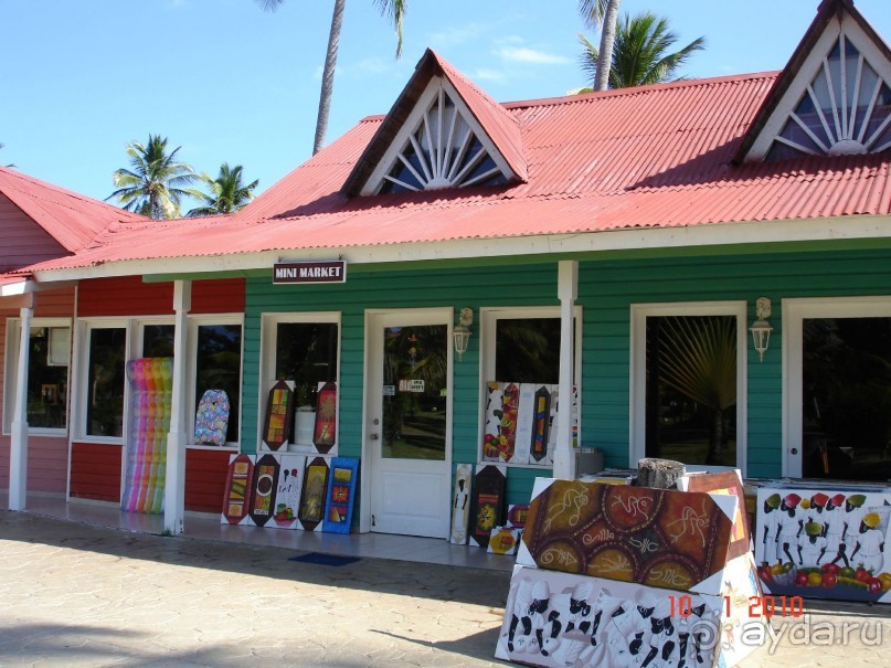 Торговые лавочки отеля.