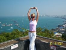 вполне приличный, без изысков