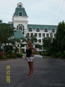 вполне приличный, без изысков