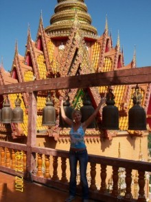 вполне приличный, без изысков