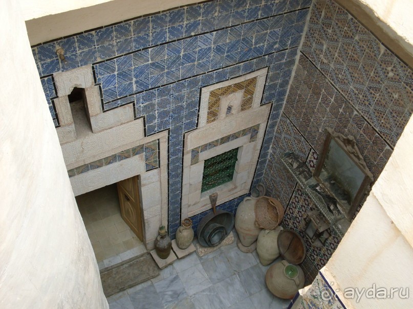 ТУНИС в апреле 2012г.