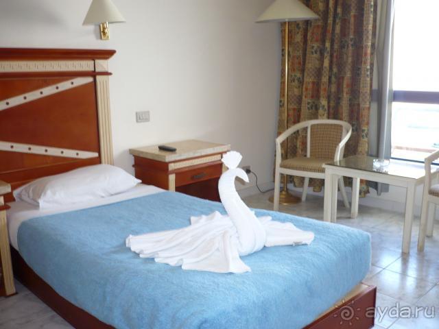 фото Browns Beach