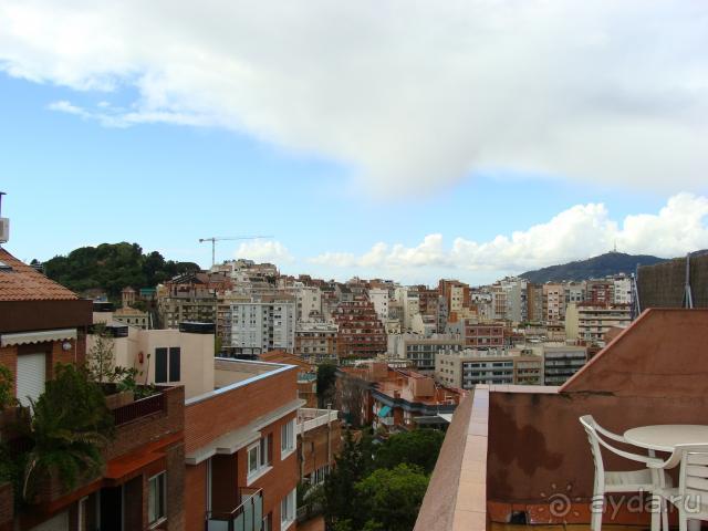 чистенький, скромный отель недалеко от парка гуэль