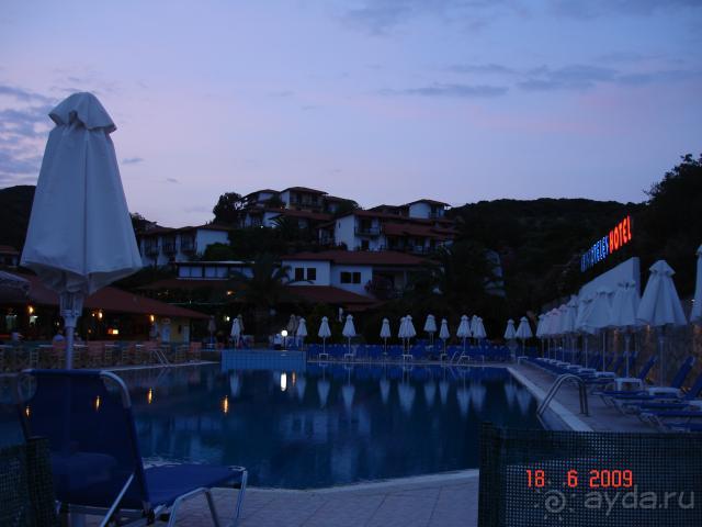 Если вам не жалко денег,то Aristoteles Holiday Resort для вас.