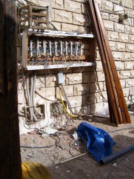 очень скромно