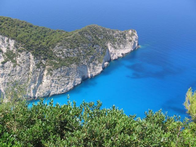 Достойный отель на незабываемом острове