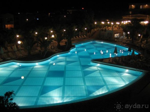 Бассейн ночью