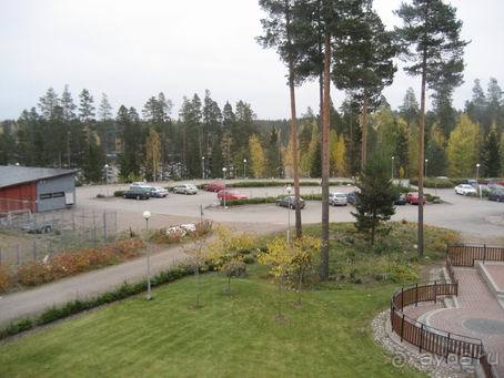 Корпус "Променад". Номер. Вид из окна на озеро и парковку