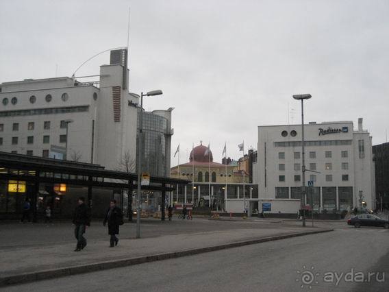 Сам отель. Два корпуса объединены галереей.