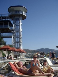 отель идет на 3 зведы с плюсом за территорию