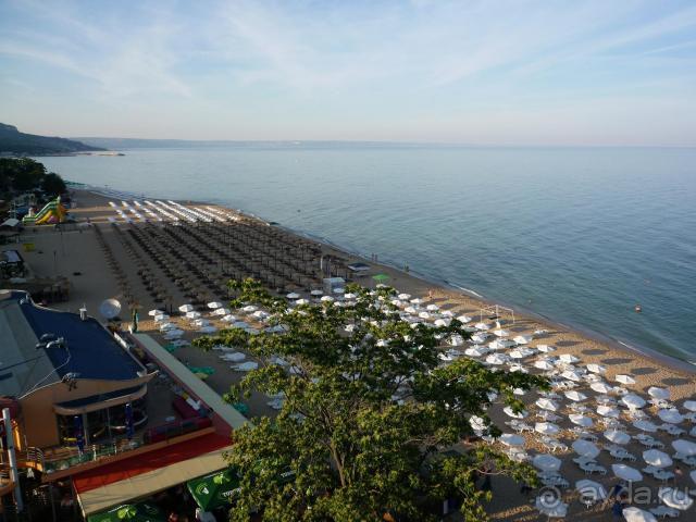 Пляж перед отелем Адмирал