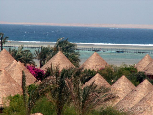 Понтон правого отеля «LTI-Grand Azure 5*», примерно 700 м.