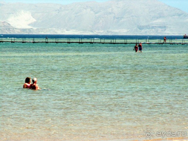 Глубина от начала пляжа до прибоя 50 см.