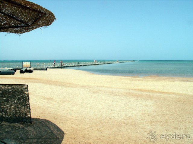 Понтон левого отеля «Host mark oriental resort 5*» примерно 500 м.