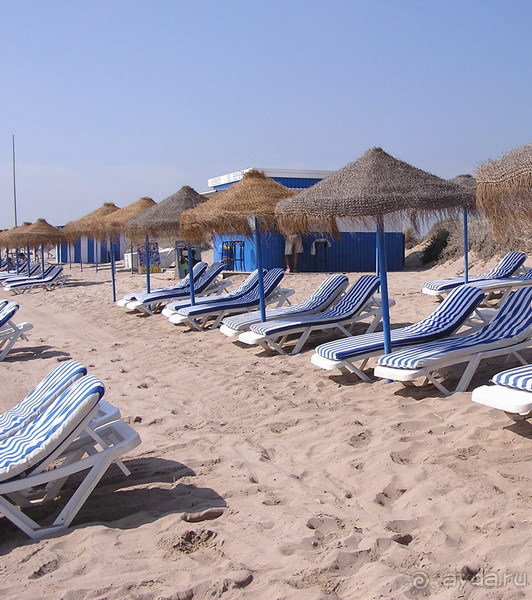 Пляж частный - 3 Е зонтик, 3 Е лежак.