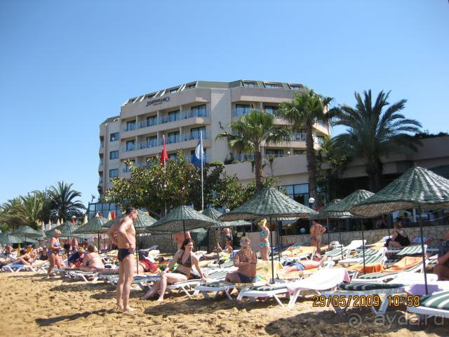 РАССЛАБЛЯЮЩИЙ И НАСТРАИВАЮЩИЙ НА ОТДЫХ ОТЕЛЬ.