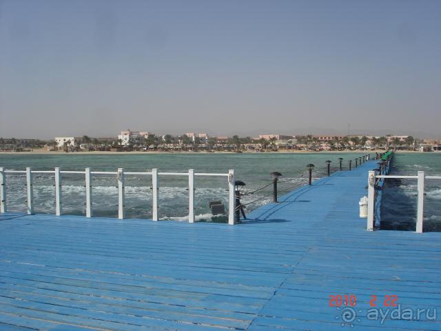 вид на отель  с пирса