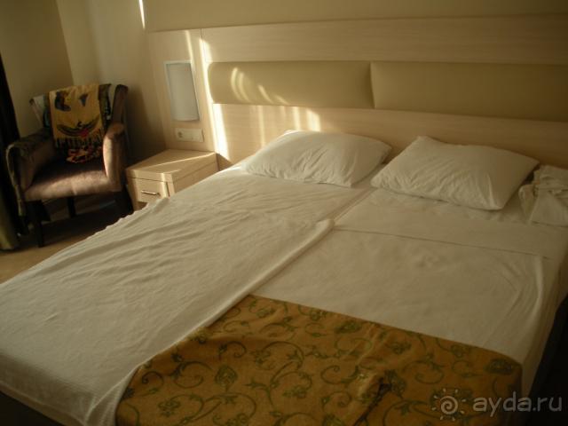 фото MG White Lilyum