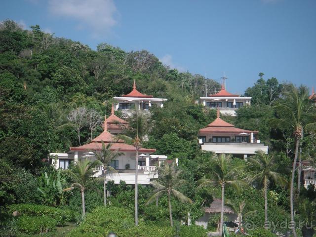 вид на отель с моря