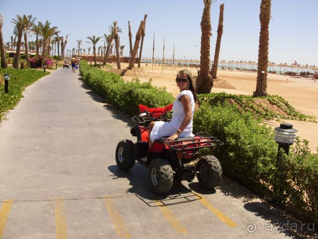 можно проехаться возле других отелей...