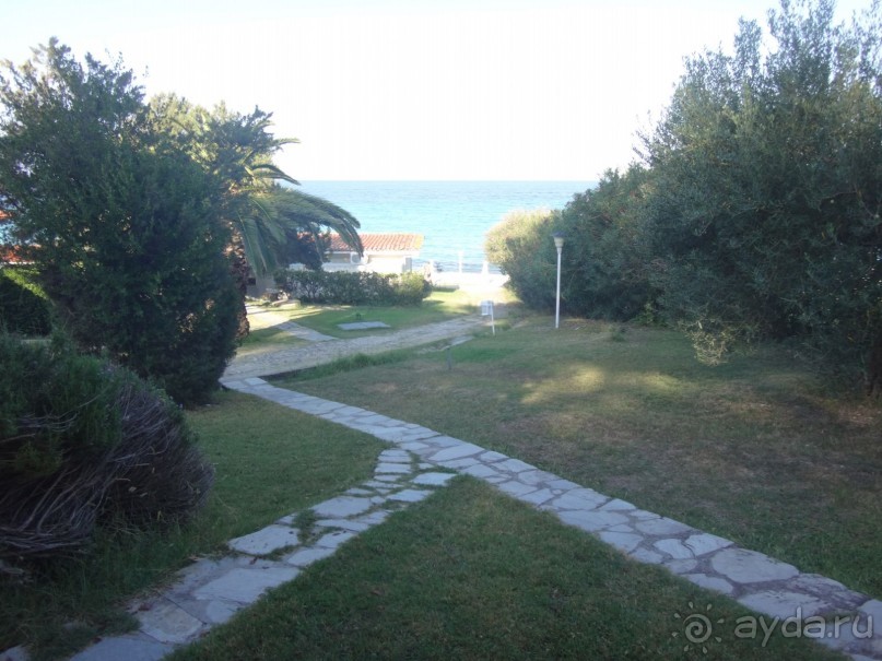 Из номера...по росе к морю..