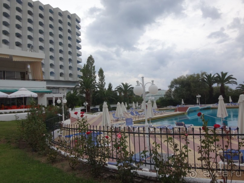 Только море и небо вокруг..........