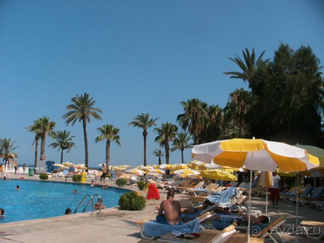 Мимо бассейна -к морю