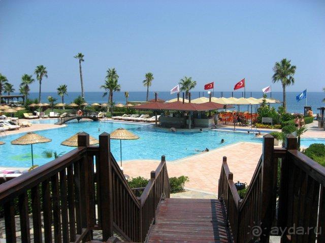 Выход из лобби к бассейну